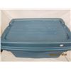 Image 3 : 300. Large Authentic Rubbermaid Storage Tote with Lid