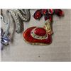 Image 3 : (6) Brooches Frog, Hat, Dog (2) Missing Pin