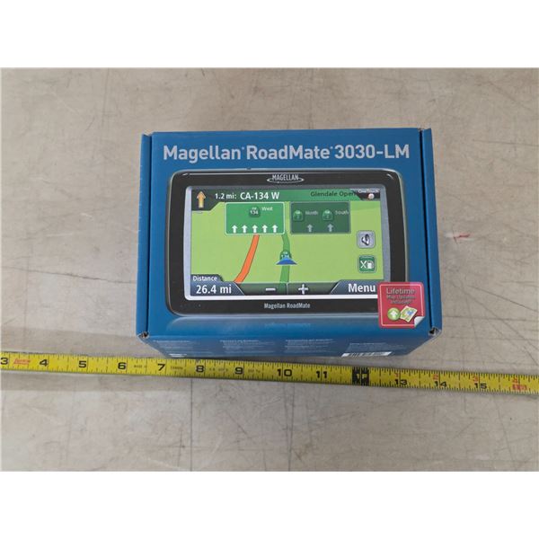 Magellan raodmate 3030-LM- GPS for a car- new