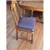 Image 4 : Oak dining room table with 2 leafs and 6 matching chairs - 40" by 50" by 29"H