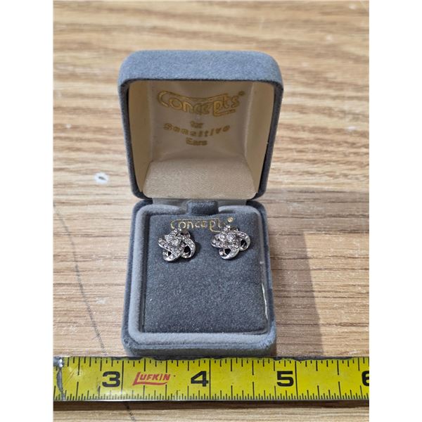 Concepts earrings