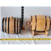 Image 4 : Small wooden kegs.