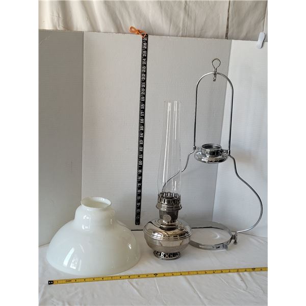 Early 20th century hanging Aladdin lamp model # 11 (USA) Genuine Aladdin chimney.
