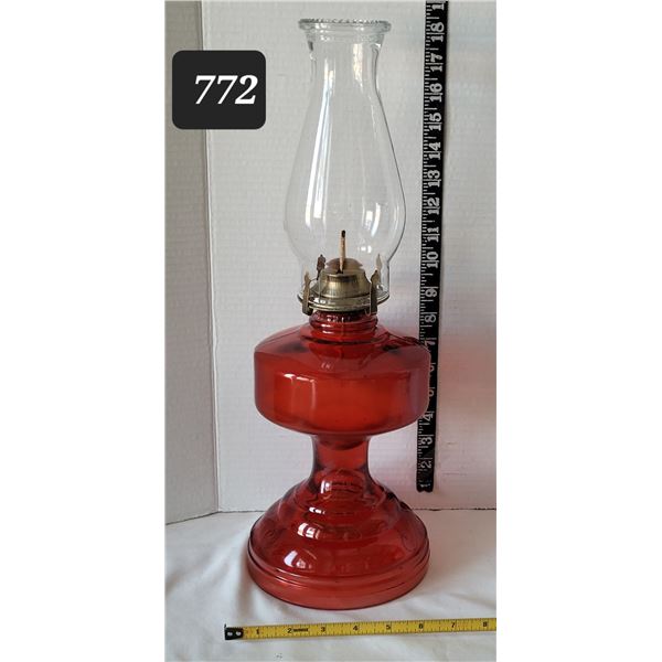 Vtg. Oil lamp.