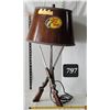 Image 1 : Unique crossed rifles lamp.
