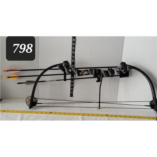 Mossy Oak archery bow. 3 arrows