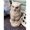 Image 7 : Basket of outdoor yard decor.
