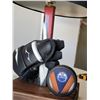 Image 2 : Edmonton Oilers lamp. Glove, stick & puck.