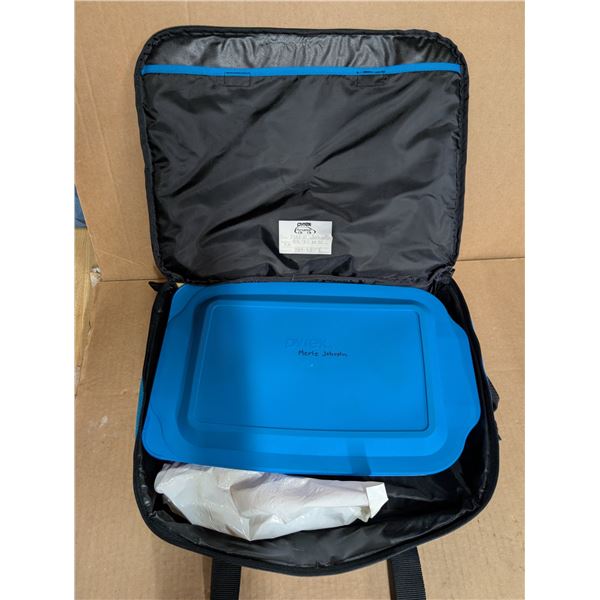 Pyrex Portable 2.8L Dish w. Carry Bag