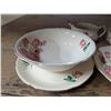 Image 2 : Vintage Good Condition Rose Bouquet 22kt Gold Border Set