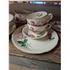 Image 3 : Vintage Good Condition Rose Bouquet 22kt Gold Border Set