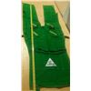 Image 5 : This is a green canvas gardener’s apron featuring dedicated pockets for bulbs, twine, seeds