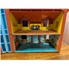 Image 5 : Vintage Fisher Price Fold Out Doll House 15"x10"x8.5"