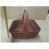 Image 1 : Brown rectangular wicker harvest baskets of different sizes.