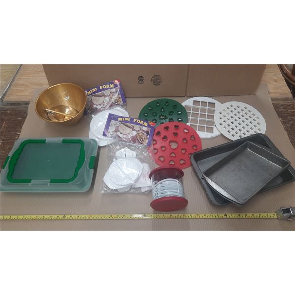 Lot of Kitchen Items.