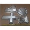 Image 4 : Vintage aluminum shaped cake pans by Wilton.