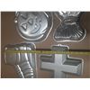 Image 5 : Vintage aluminum shaped cake pans by Wilton.