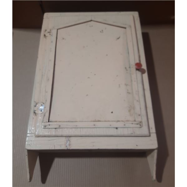 Vintage white wooden pharmacy cabinet. (16.5" X 23" X 5")