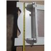 Image 2 : White wall-mounted mirror. (29" X 17")