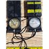 Image 2 : 3 compasses