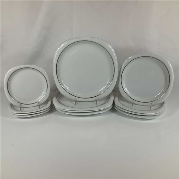 A 12-Piece Set of Rosenthal Studio-Line Suomi Lanka Porcelain Plates