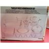 Image 3 : Pyrex 12 Pc. Homemaker Set