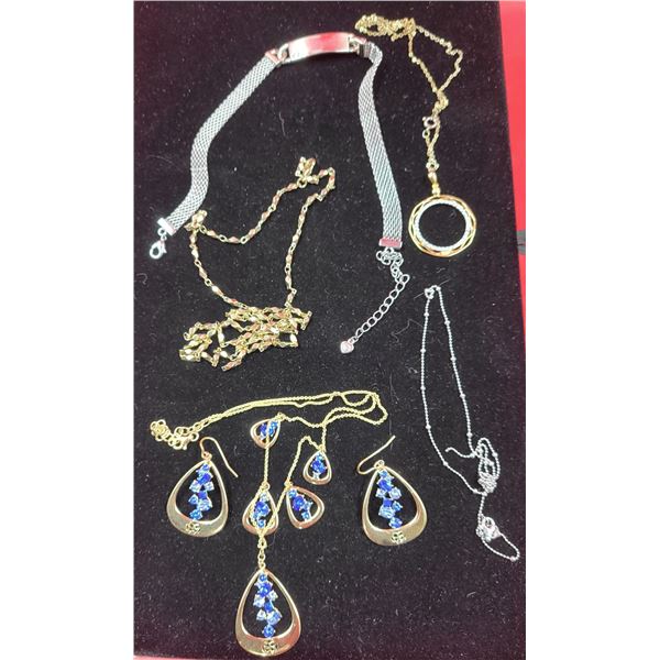 Assorted Jewelery