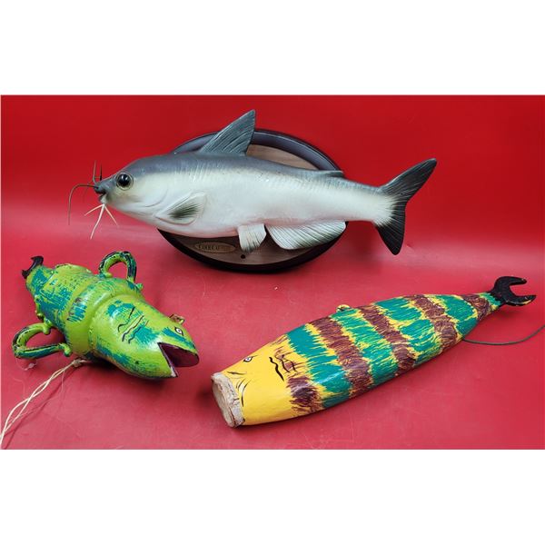 CoolCat talking Fish and 2 wooden fish wreches