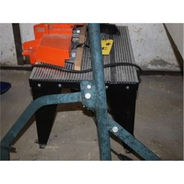 ROUTER TABLE & GREEN LOG ROLLER