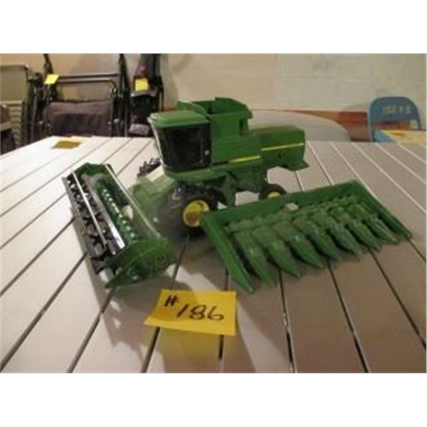 ERTL TITAN 2 J.D. METAL TOY COMBINE C/W 2 HEADERS