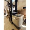 Image 6 : Crown SP 3500 Series Electric Order Picker - working condition