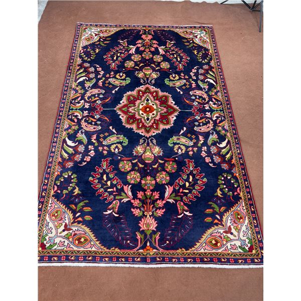 Fluffy carpet with the beautiful coloring 100% Authentic Hand Knotted Wool Persian Rug Handmade in I