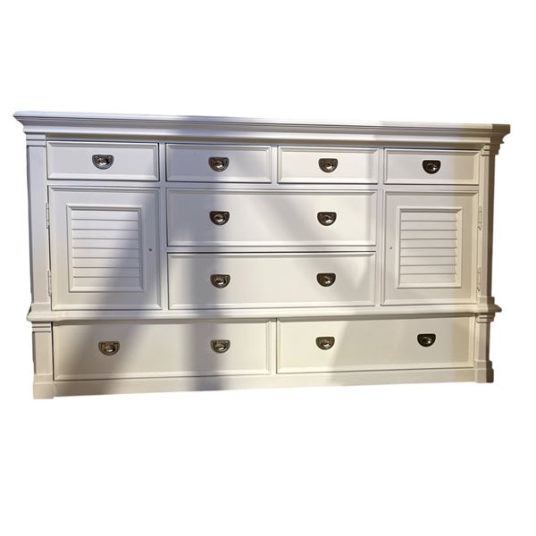 Elegant white 8 drawer 2 door white dresser
