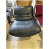 Image 3 : Contemporary Black Leather Swivel Accent Chair - Ergonomic Scoop Design