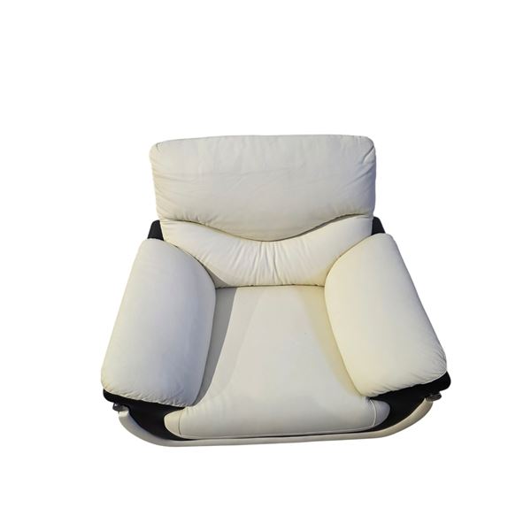 Modern Two-Tone Cream & Black Leather Armchair – Sleek Curved Design
