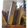 Image 3 : Group of assorted furniture parts