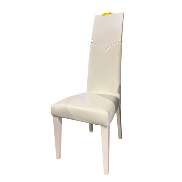 Set of 4 BNIB Sleek High-Gloss Italian Designer Dining Chairs with V-Stitch Detail
