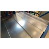 Image 3 : BLUE COMMERCIAL RACKING UNIT WITH 6- 8' UPRIGHTS, 34- 8' SIDE RAILS & ALUMINUM PANEL DECKING