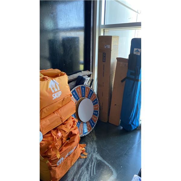 2 ULINE INSTANT CANOPIES, LARGE AMOUNT OF HOT FOOD DELIVERY BAGS & PRIZE WHEEL