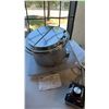 Image 2 : HATCO HWB-11QTD BUILT-IN 11-QUART ROUND DROP-IN SOUP WARMER