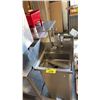 Image 2 : AMTEKCO COMMERCIAL HAND SINK CABINET