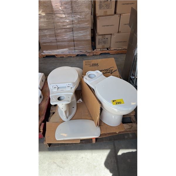 COMMERCIAL-GRADE TOILETS W/ TANKS