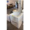 Image 1 : WHITE UTILITY LAUNDRY SINK W/ CABINET BASE D22" X W28" X H35"