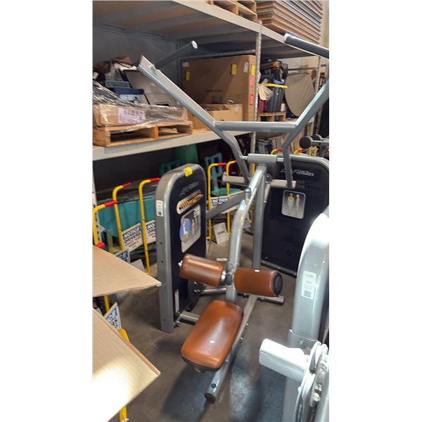 LIFE FITNESS LAT PULLDOWN STATION