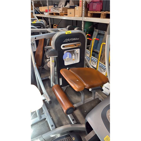 LIFE FITNESS LEG EXTENSION STATION