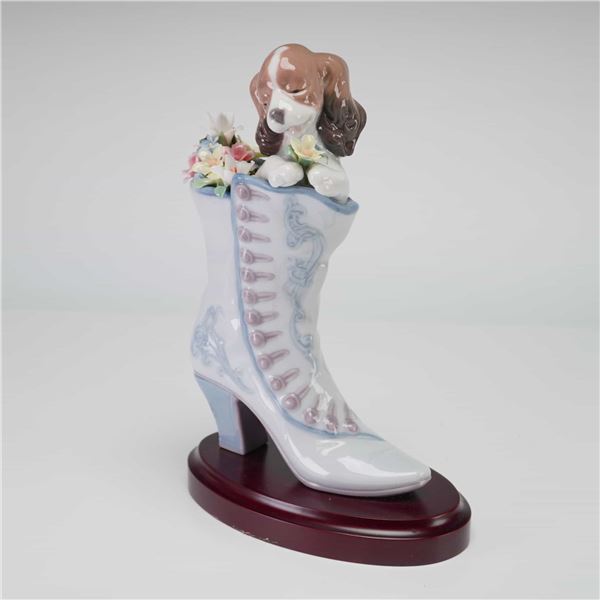 Lladro Porcelain Figurine, A Well Heeled Puppy 6744