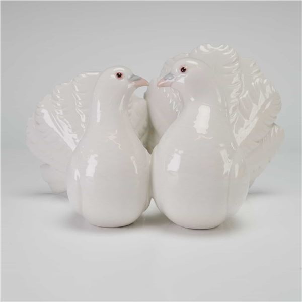 Lladro Porcelain Figurine, Couple of Doves 1169