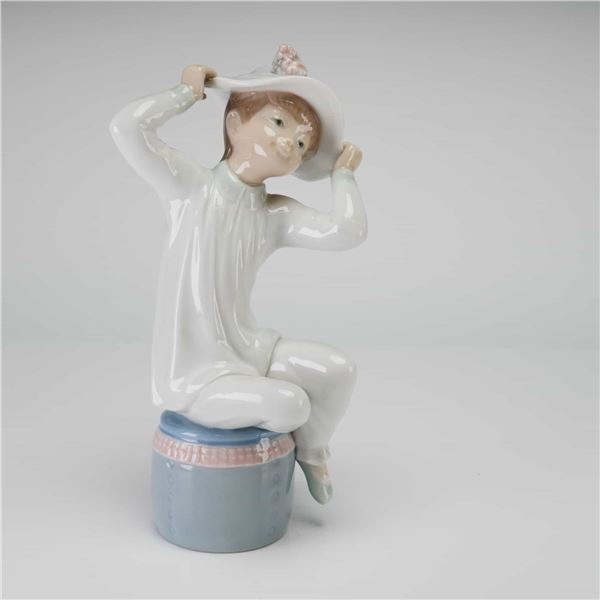 Lladro Porcelain Figurine, Girl with Bonnet 1147