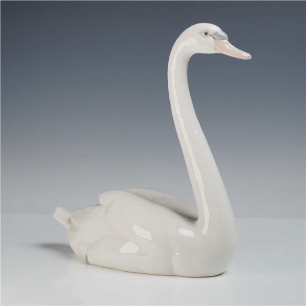 LladrÃ³ Glazed Porcelain Graceful Swan Figurine, Model 5230