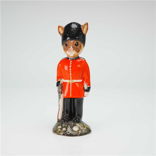 Royal Doulton Bunnykins Figurine Guardsman DB127